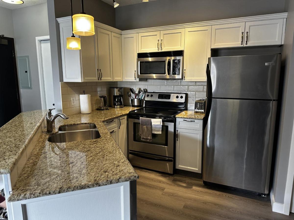 Luxury Two Queen Beds Condo - Grande Rockies Resort Indoor Parking Pool Hot Tub Gym Canmore Eksteriør billede